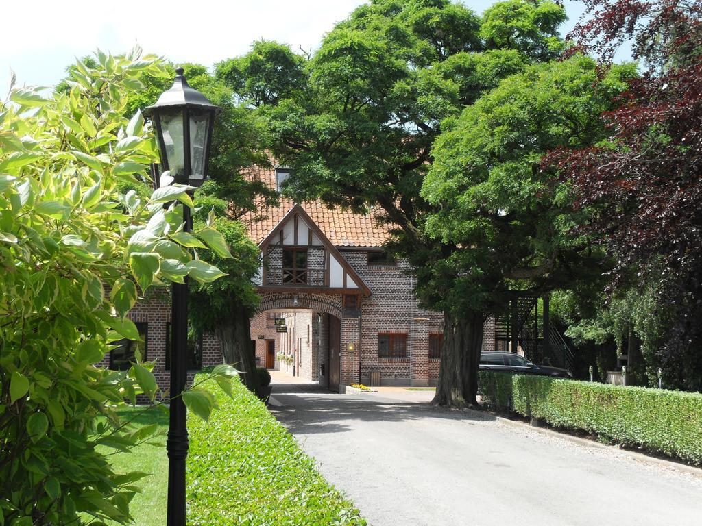 Le Domaine Des Cigognes Hotel Ennevelin ภายนอก รูปภาพ