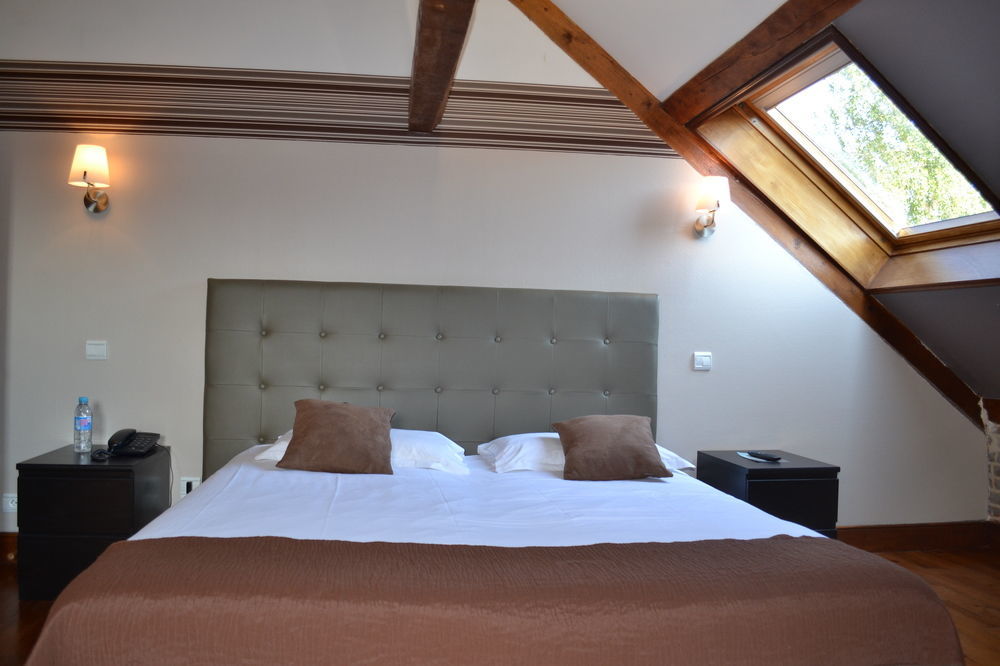 Le Domaine Des Cigognes Hotel Ennevelin ภายนอก รูปภาพ