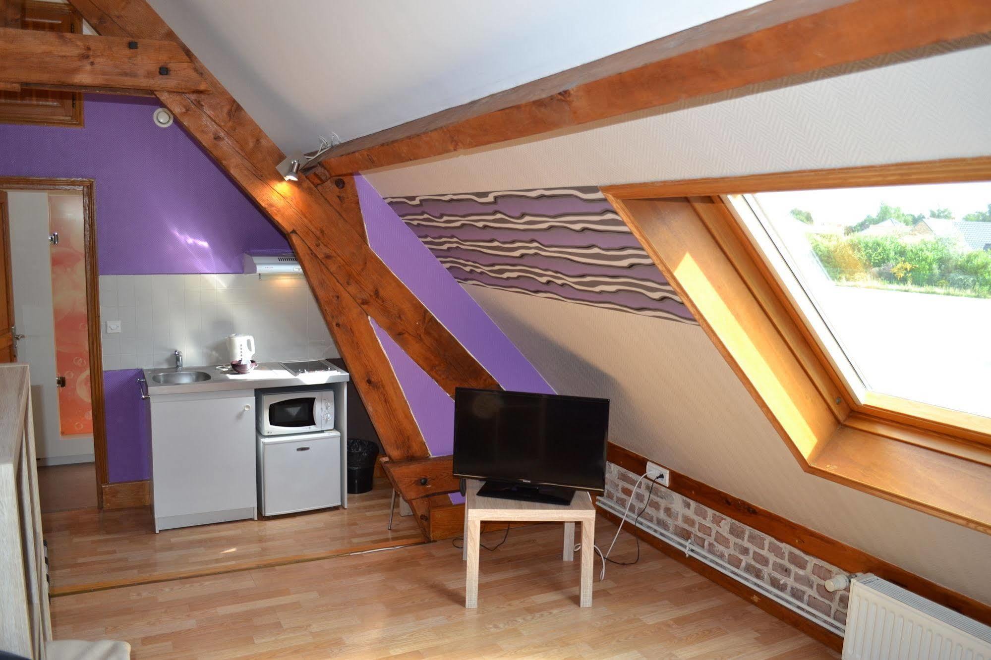 Le Domaine Des Cigognes Hotel Ennevelin ภายนอก รูปภาพ