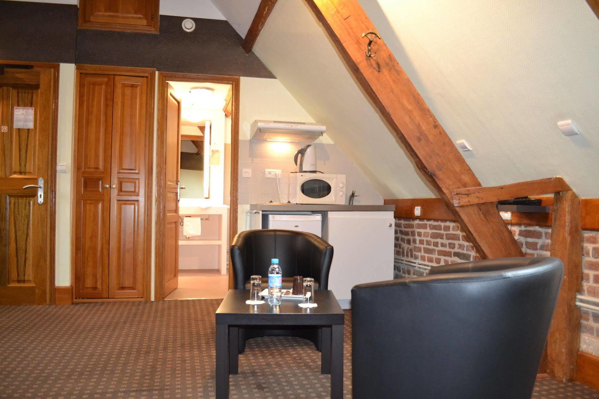 Le Domaine Des Cigognes Hotel Ennevelin ภายนอก รูปภาพ