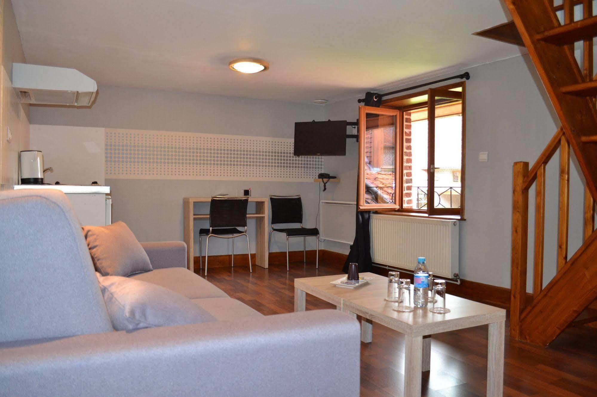Le Domaine Des Cigognes Hotel Ennevelin ภายนอก รูปภาพ
