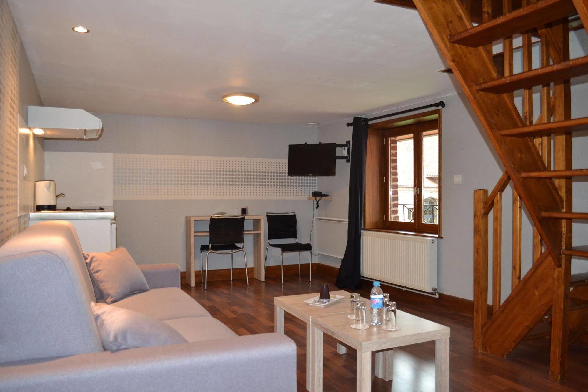 Le Domaine Des Cigognes Hotel Ennevelin ภายนอก รูปภาพ