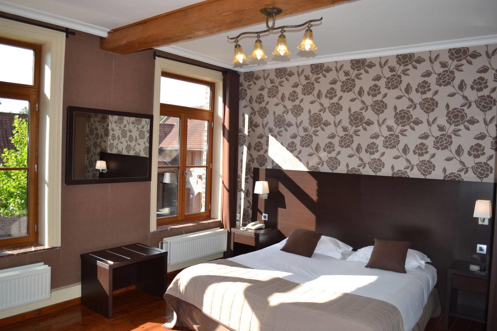 Le Domaine Des Cigognes Hotel Ennevelin ภายนอก รูปภาพ