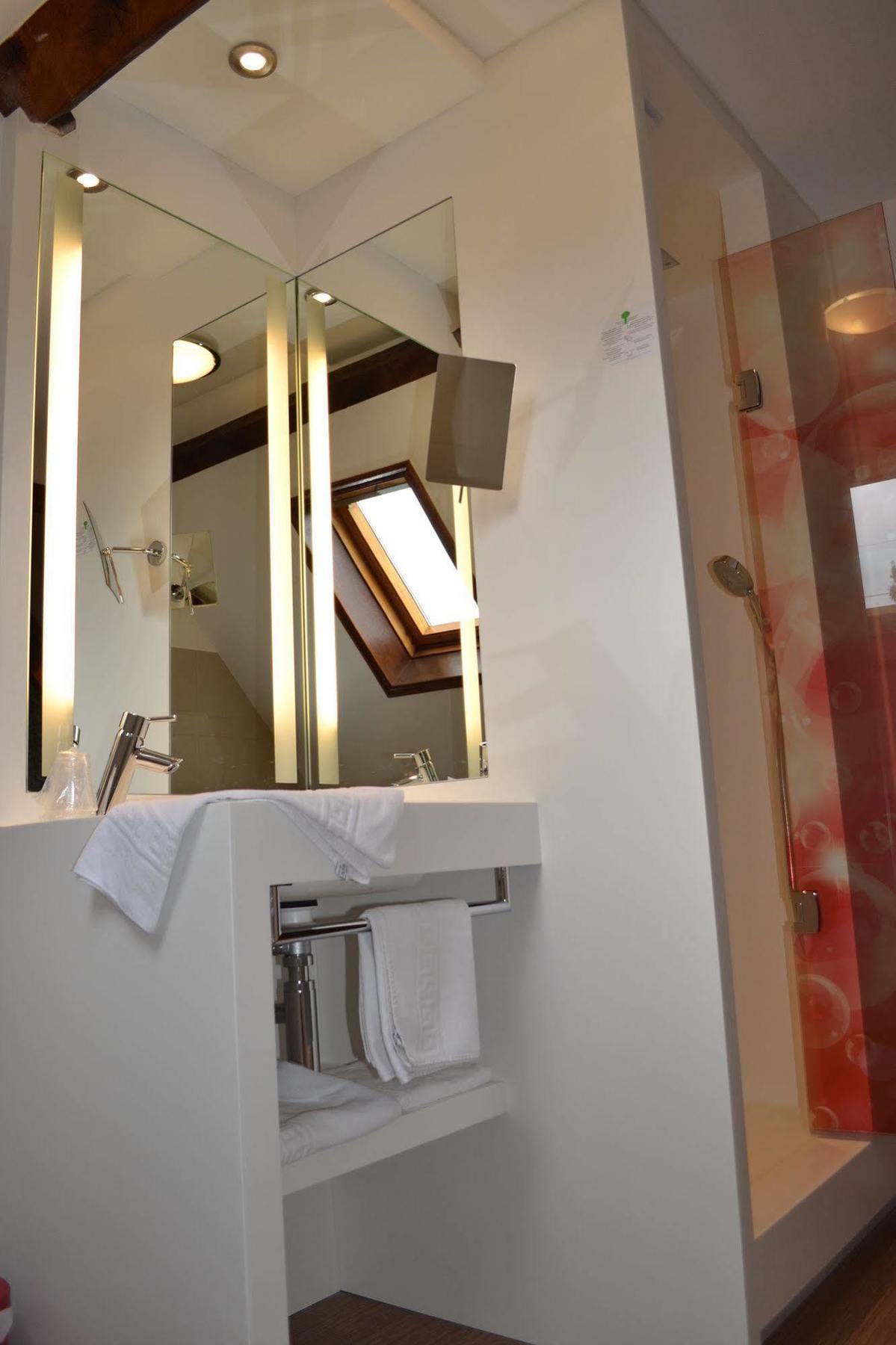 Le Domaine Des Cigognes Hotel Ennevelin ภายนอก รูปภาพ