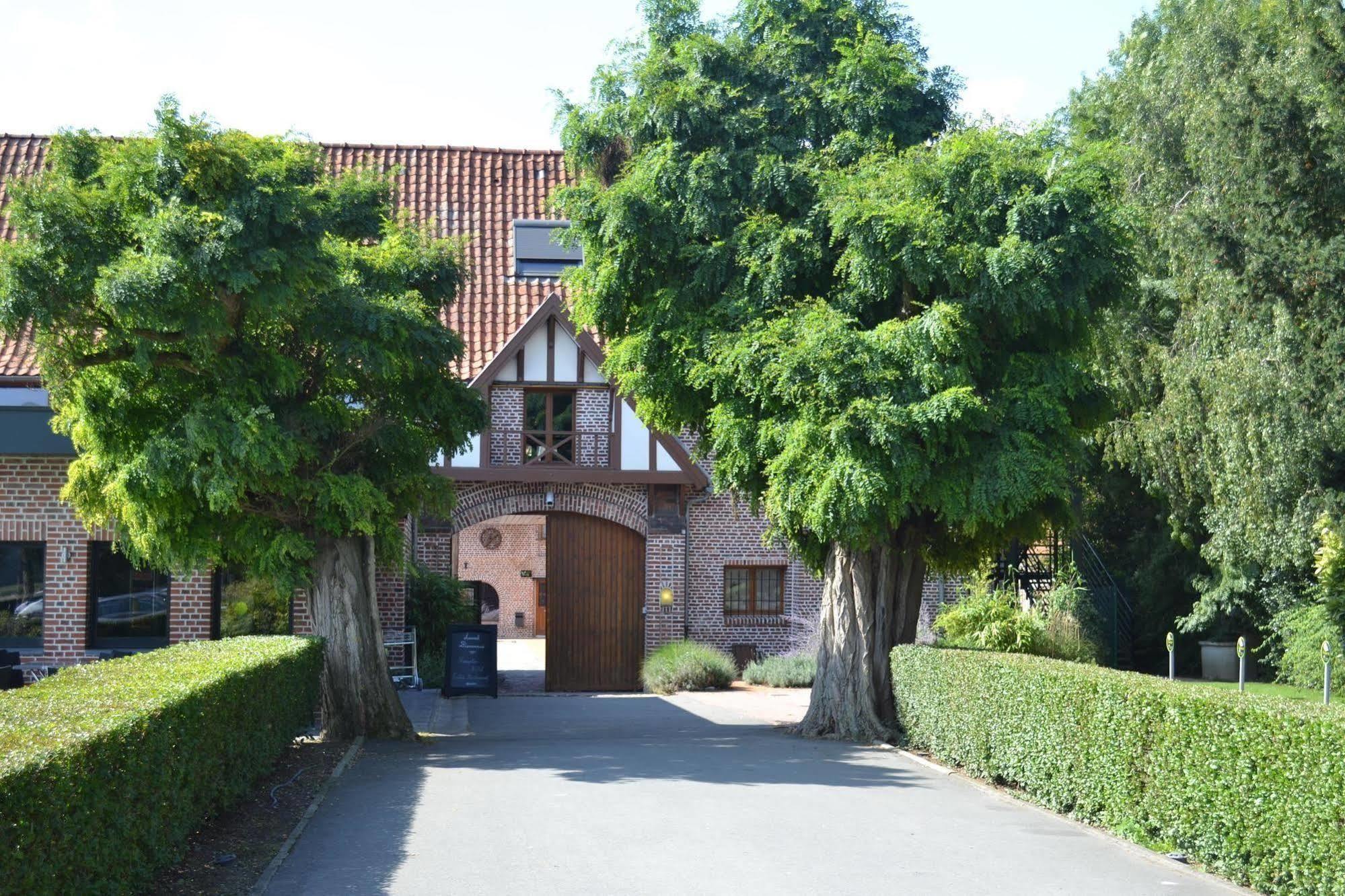 Le Domaine Des Cigognes Hotel Ennevelin ภายนอก รูปภาพ